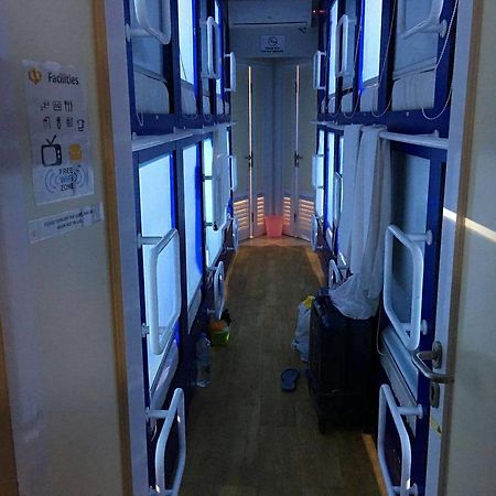 Qb Sleep Capsule Hotel Кута Екстериор снимка